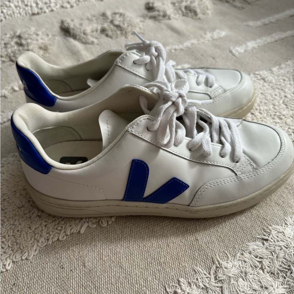 Veja Gender Inclusive V-12 Sneaker
